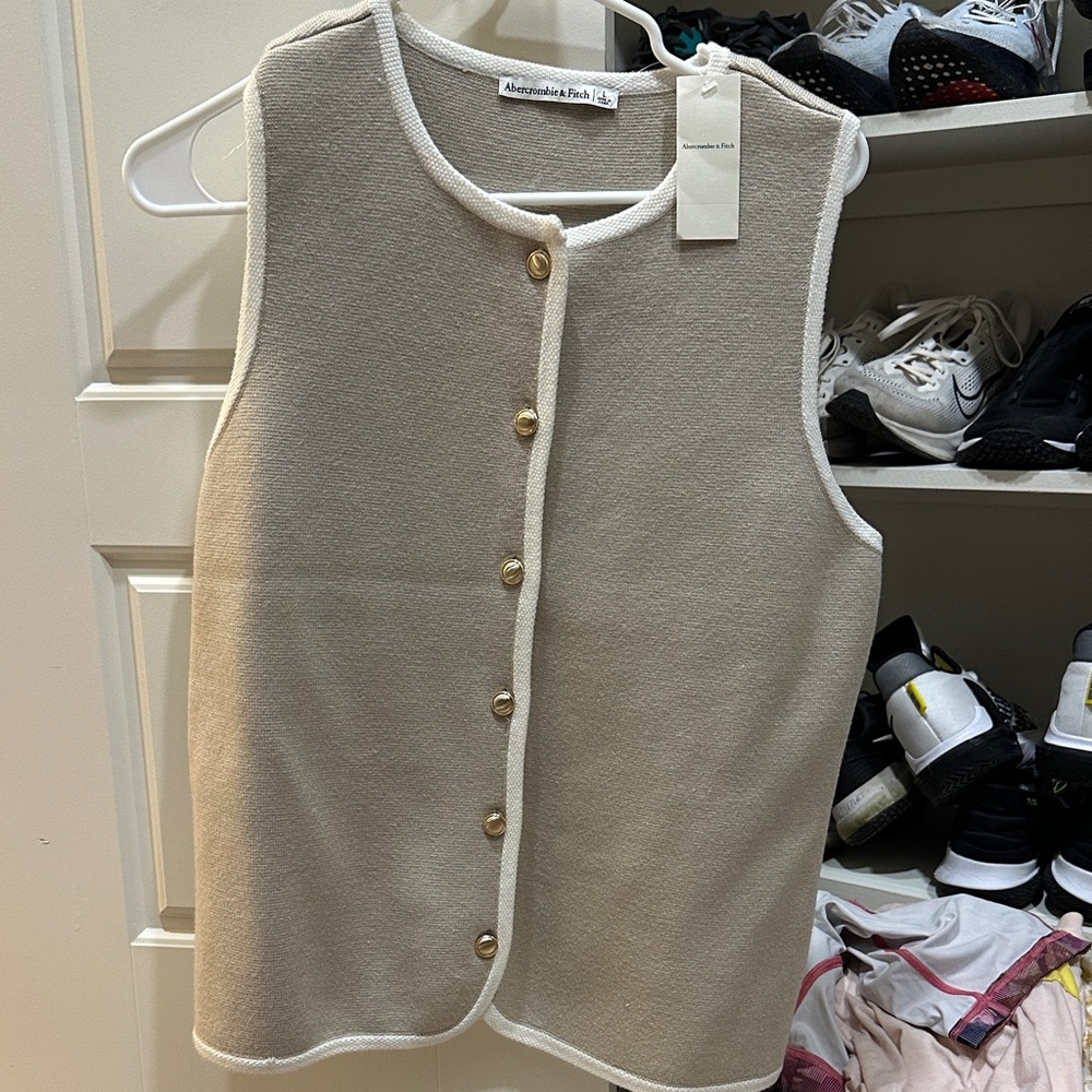 Abercrombie & Fitch Beige and Cream Button-Front Knit Vest